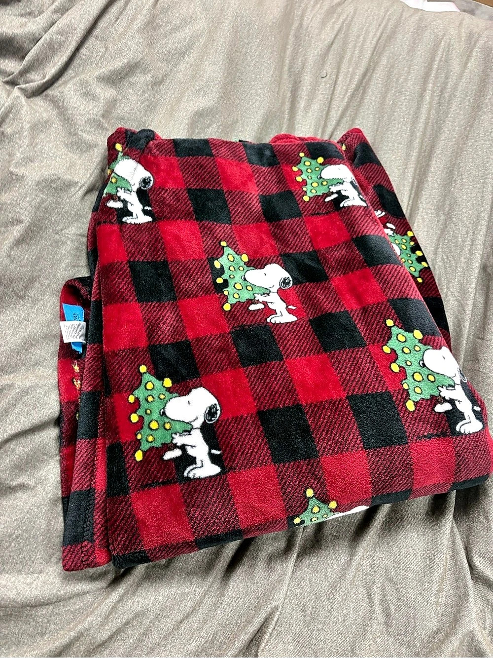 Peanuts Snoopy Fleece Checkered Blanket Red & Black